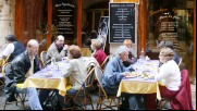 Bouchon lyonnais - a typical restaurant in old Lyon (Rhône-Alpes region) Photo : Frédéric de La Mure / M.A.E.